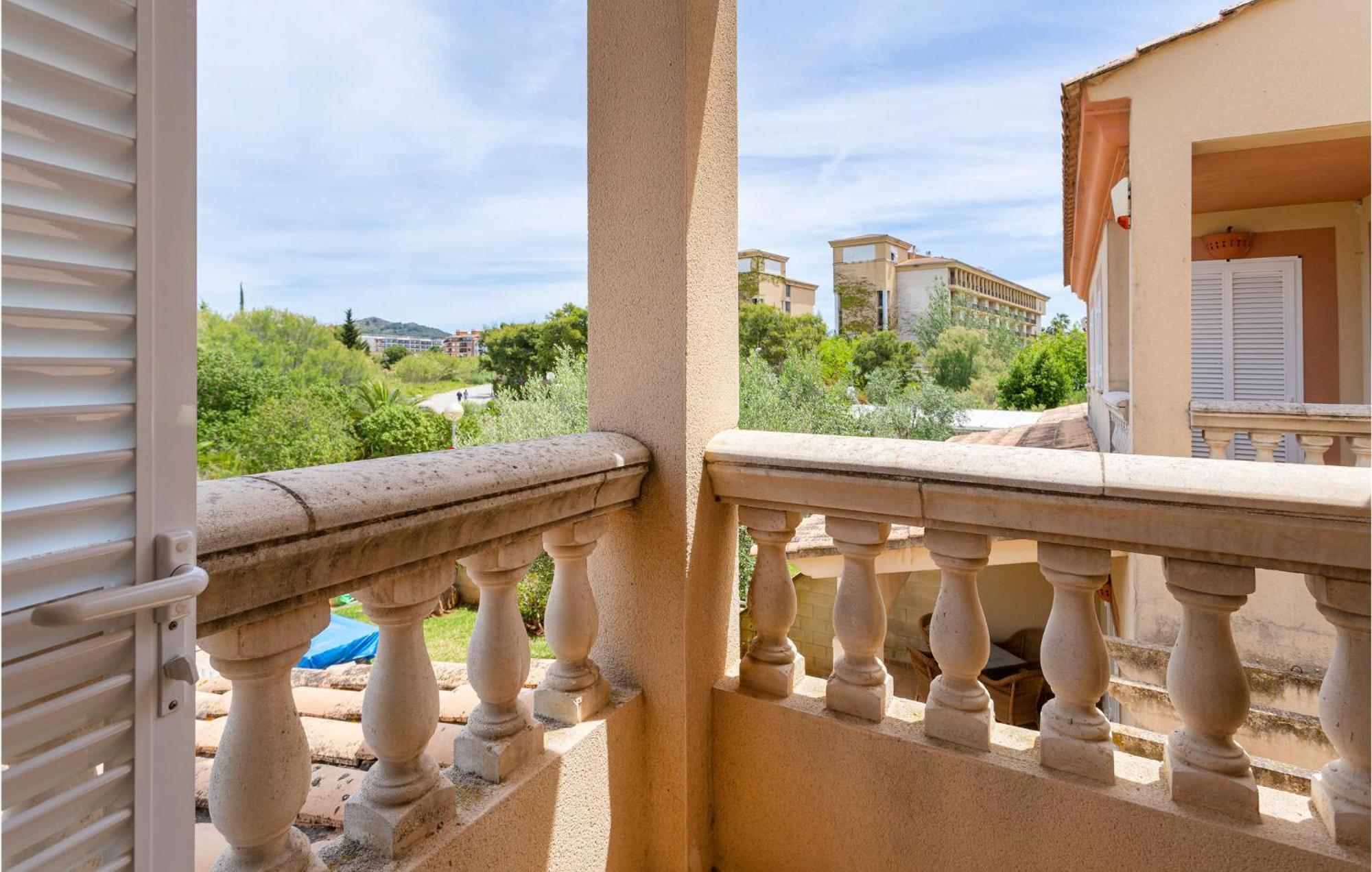 4 Bedroom Beautiful In Alcudia Vakantiehuis