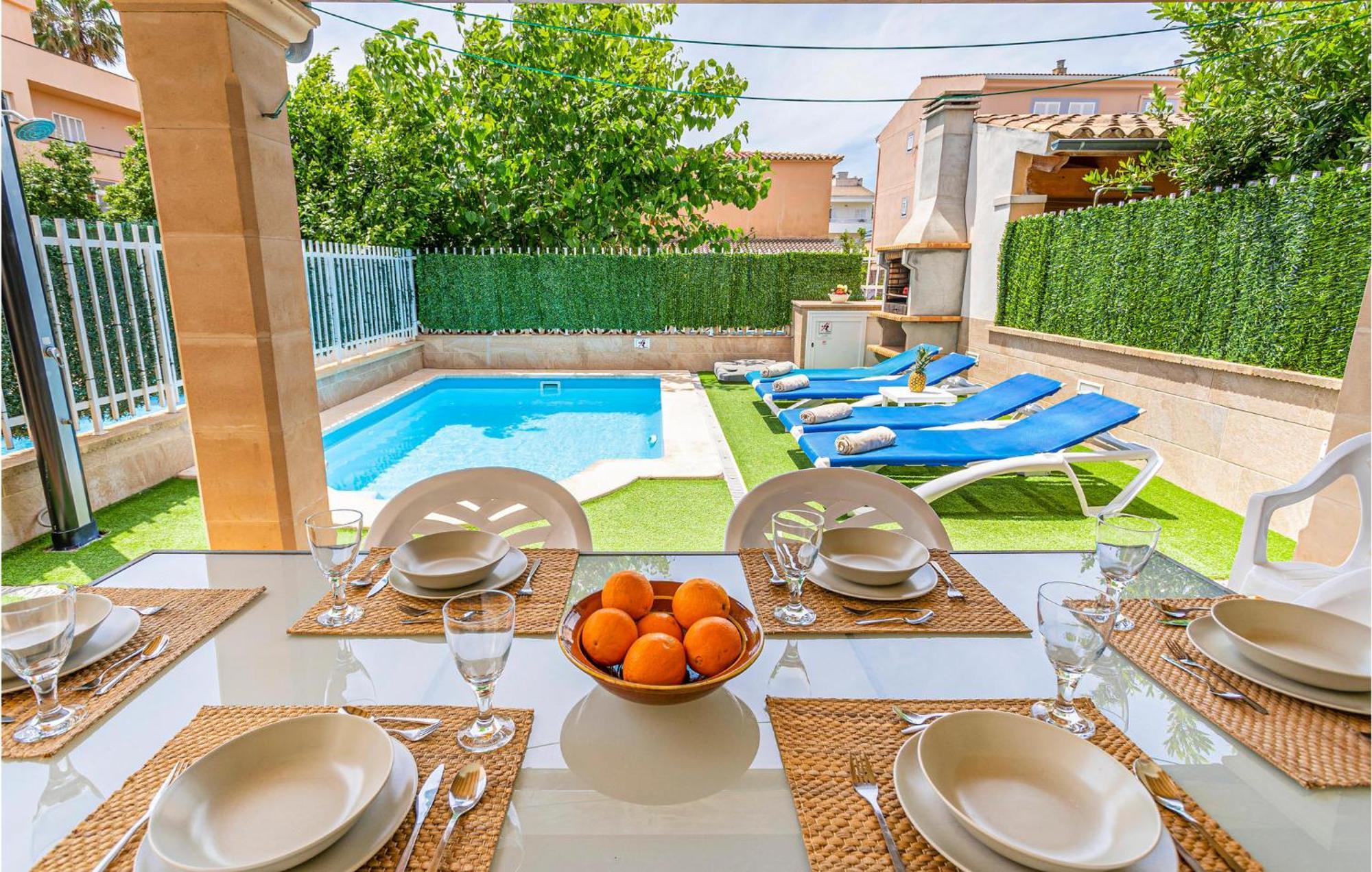 4 Bedroom Beautiful In Alcudia Vakantiehuis