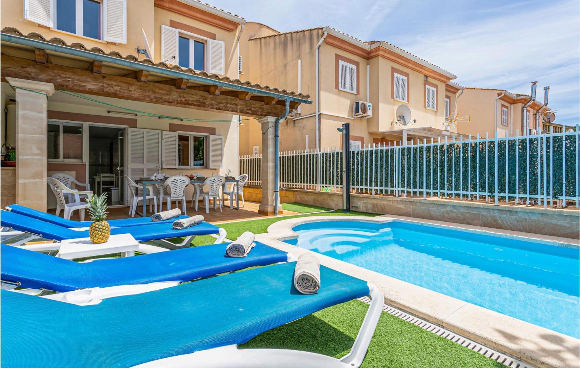 4 Bedroom Beautiful In Alcudia Vakantiehuis *
