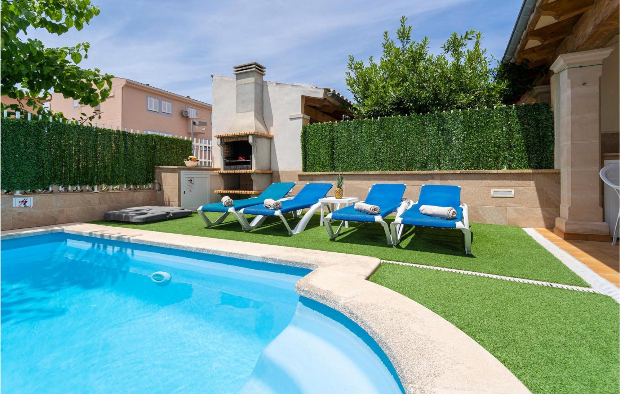 4 Bedroom Beautiful In Alcudia Vakantiehuis *