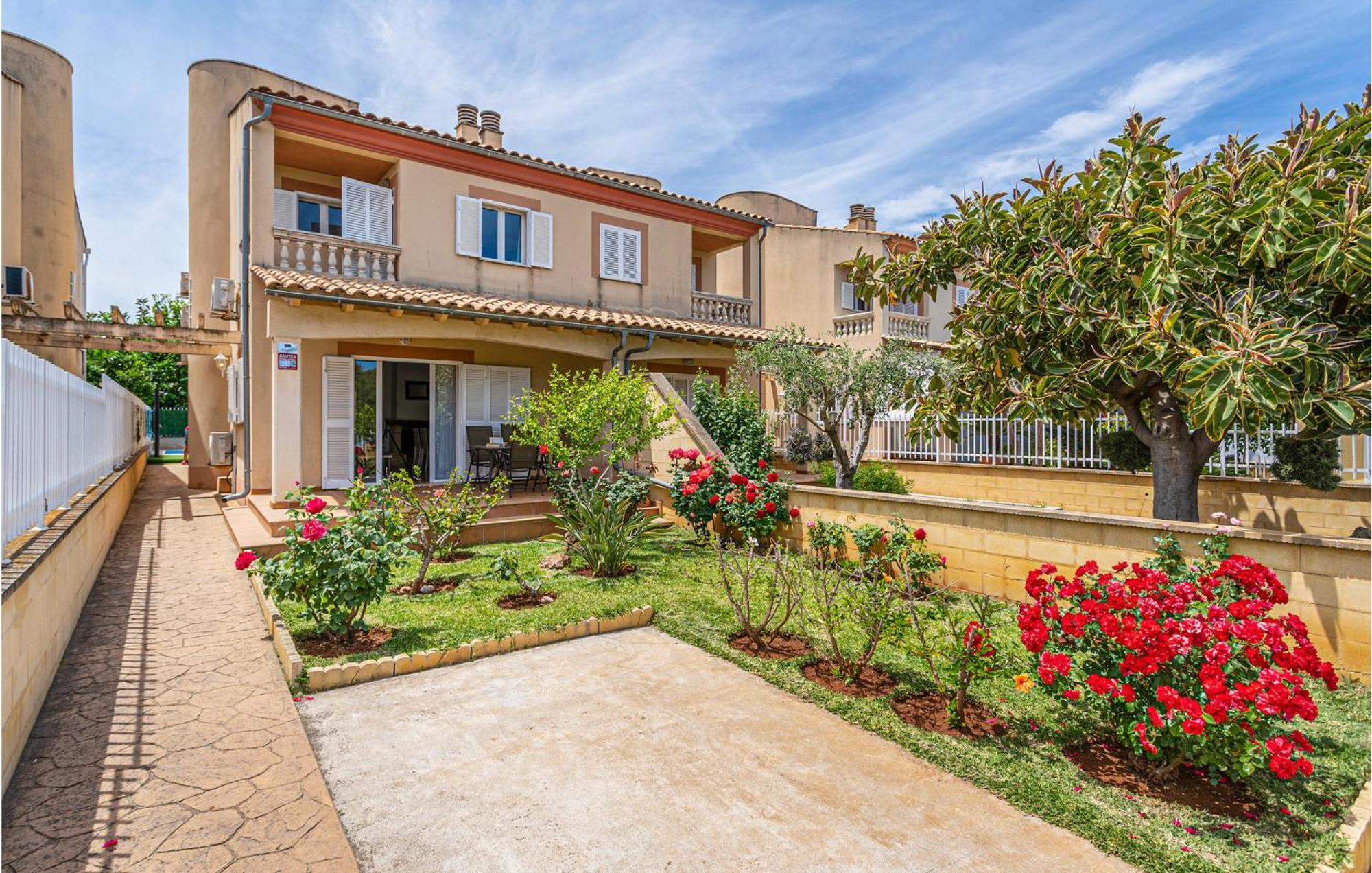 4 Bedroom Beautiful In Alcudia Vakantiehuis *